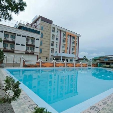 Derawan Indah Hotel Tanjung Redep Esterno foto